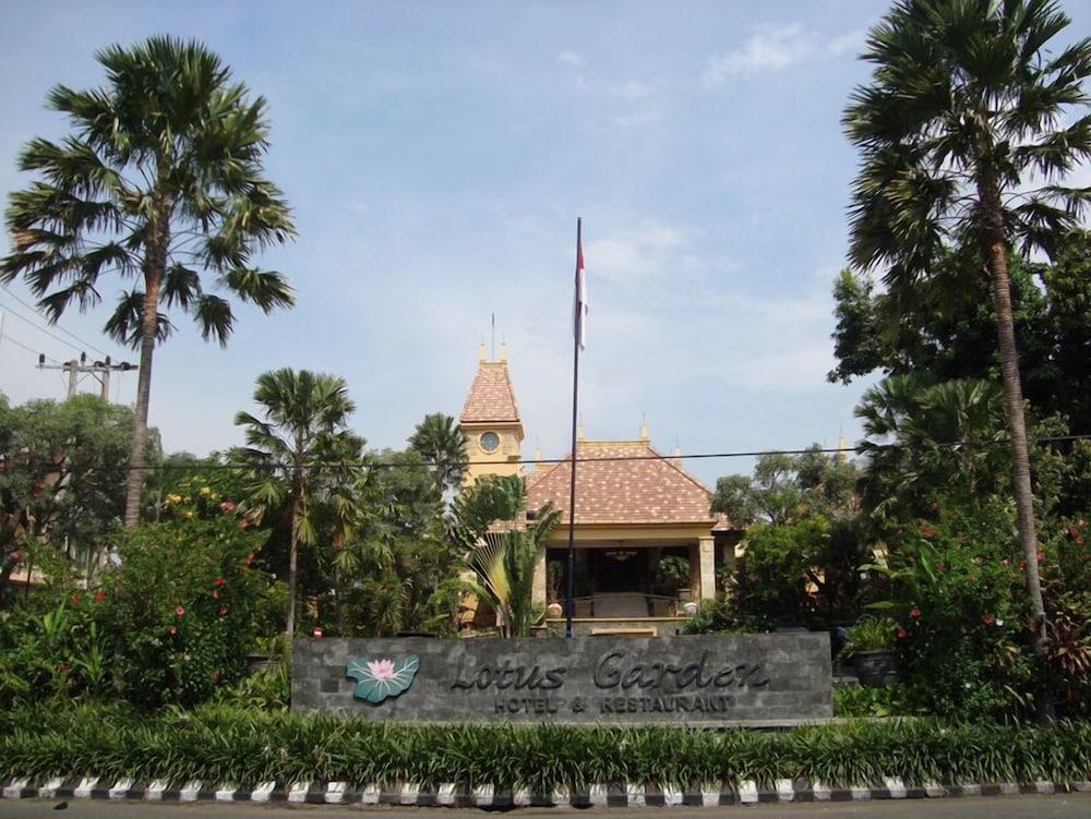 Lotus Garden Hotel Kediri  Ngoại thất bức ảnh