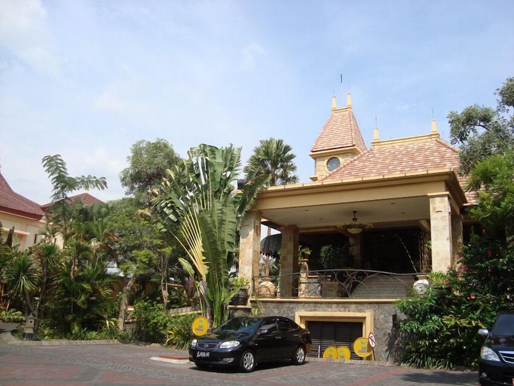 Lotus Garden Hotel Kediri  Ngoại thất bức ảnh
