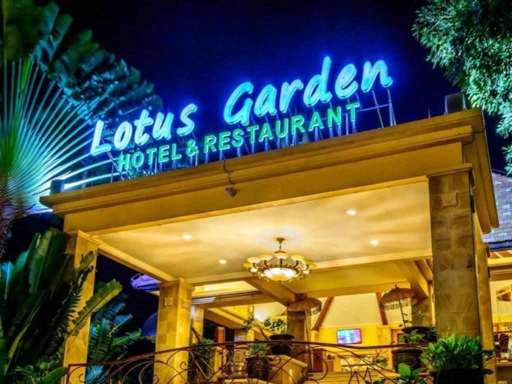 Lotus Garden Hotel Kediri  Ngoại thất bức ảnh