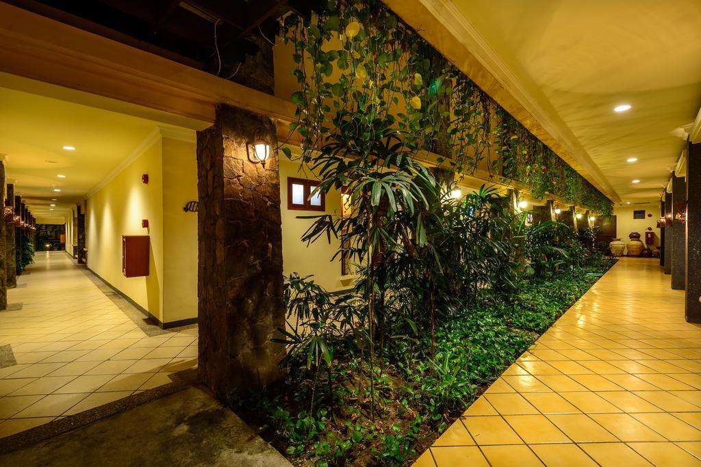 Lotus Garden Hotel Kediri  Ngoại thất bức ảnh