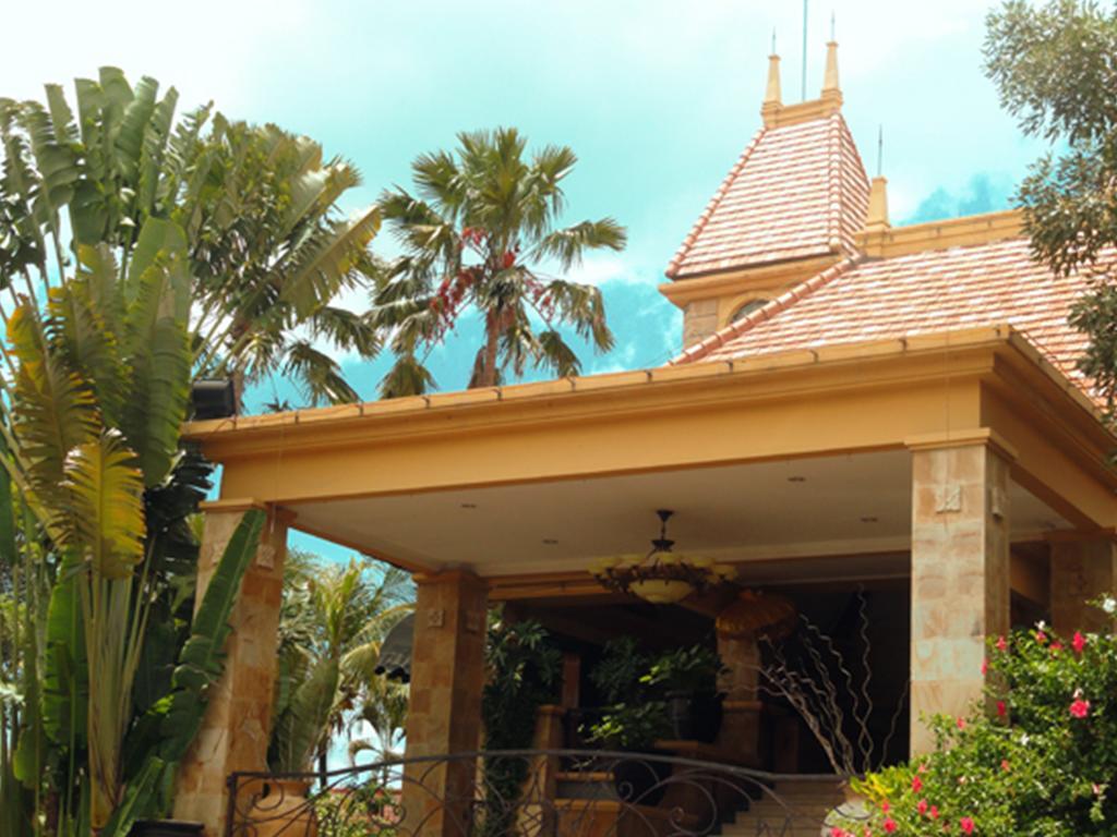 Lotus Garden Hotel Kediri  Ngoại thất bức ảnh
