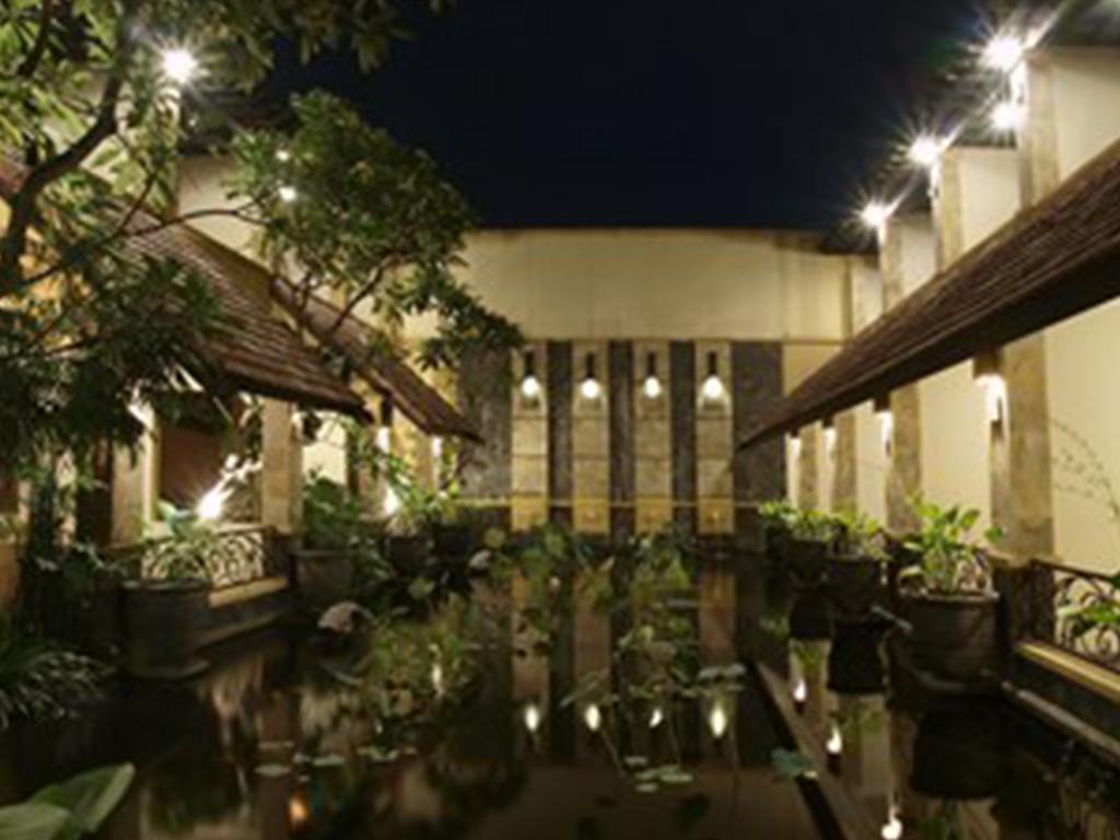 Lotus Garden Hotel Kediri  Ngoại thất bức ảnh