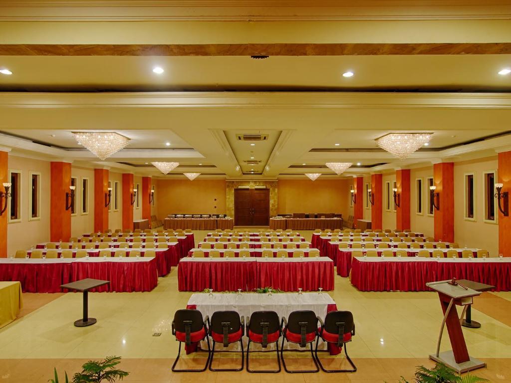 Lotus Garden Hotel Kediri  Ngoại thất bức ảnh