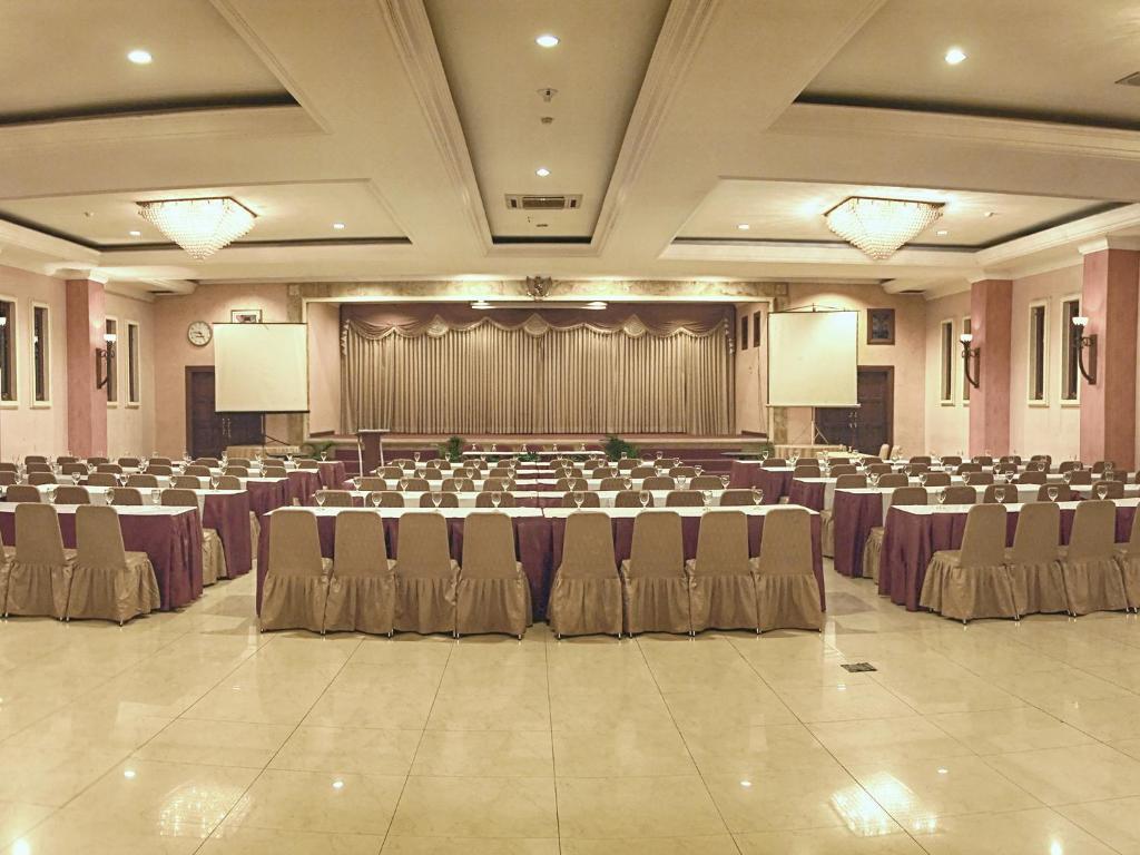 Lotus Garden Hotel Kediri  Ngoại thất bức ảnh