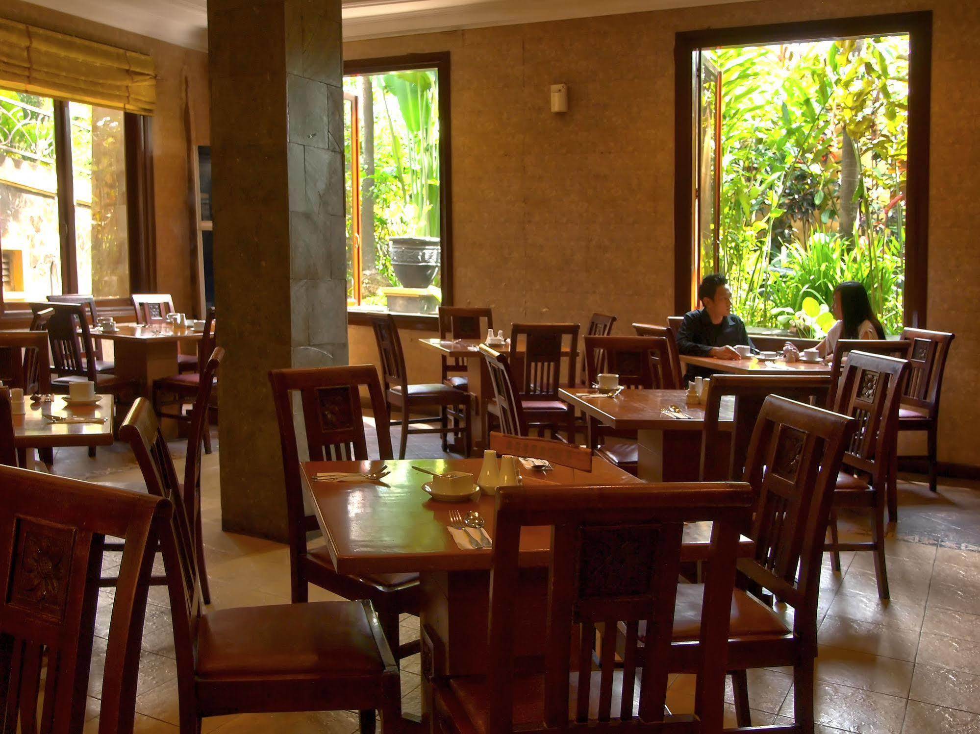 Lotus Garden Hotel Kediri  Ngoại thất bức ảnh