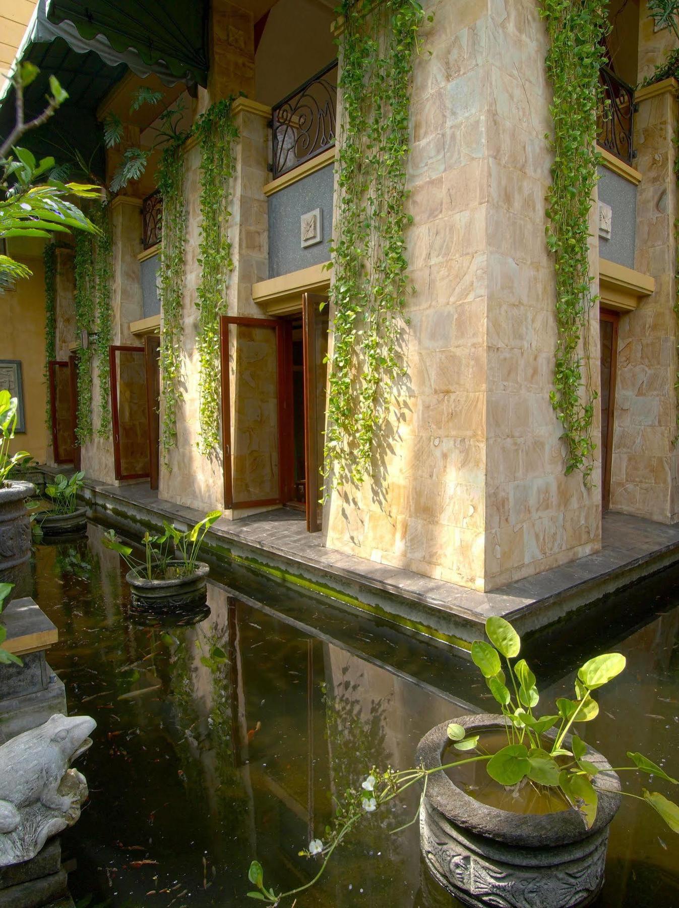 Lotus Garden Hotel Kediri  Ngoại thất bức ảnh