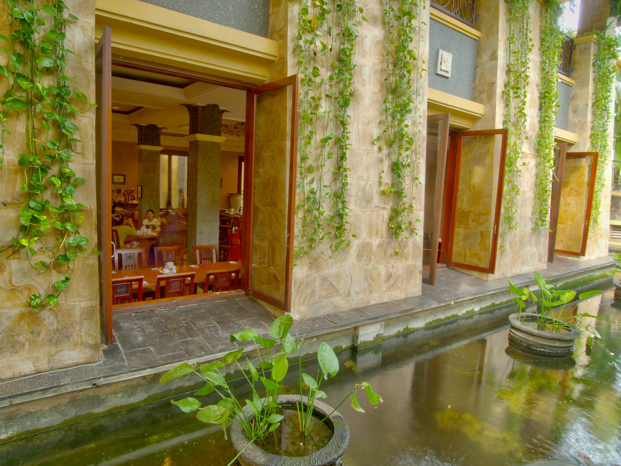 Lotus Garden Hotel Kediri  Ngoại thất bức ảnh